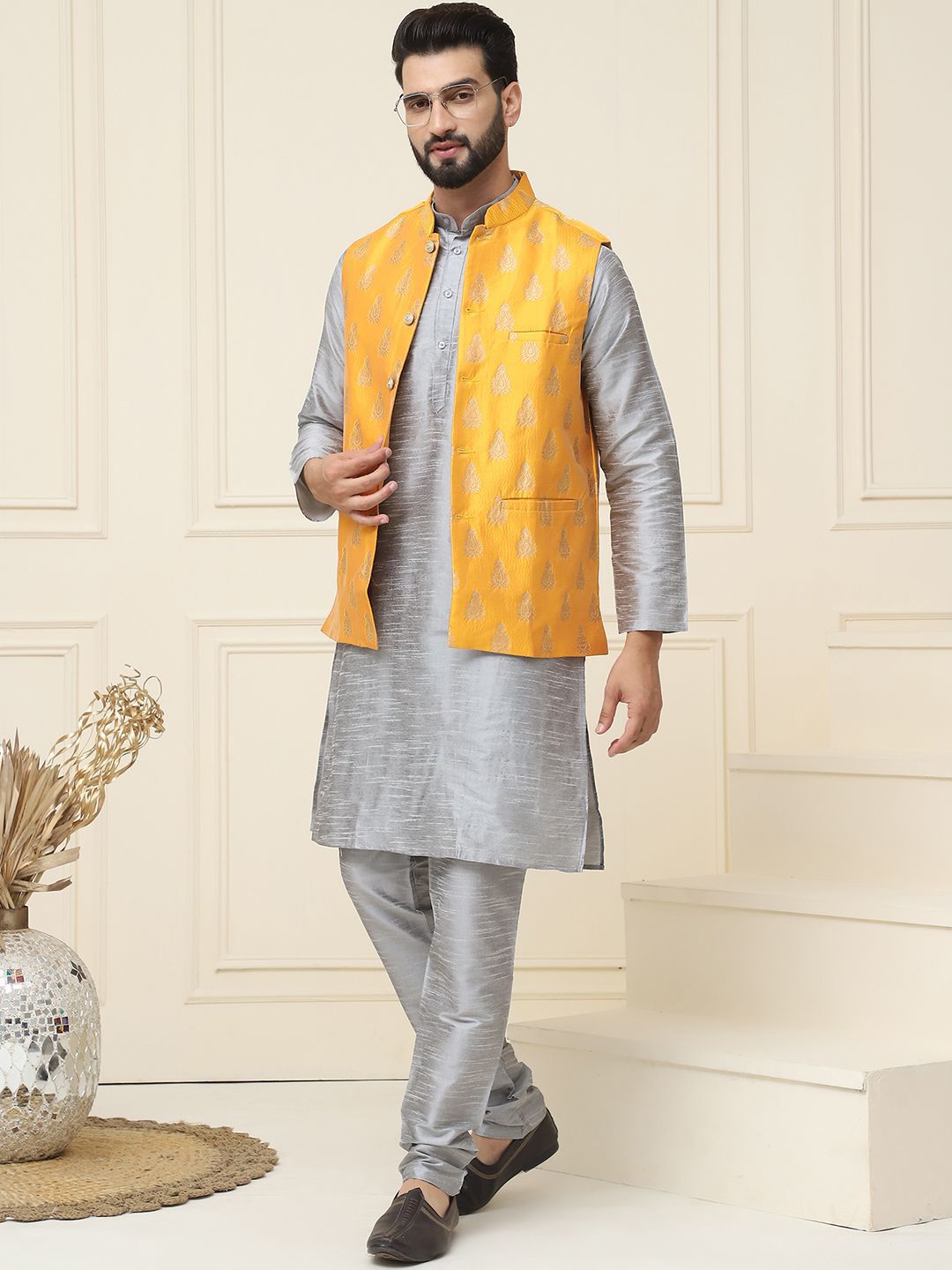 SOJANYA Mandarin Collar Kurta with Churidar With Nehru jacket