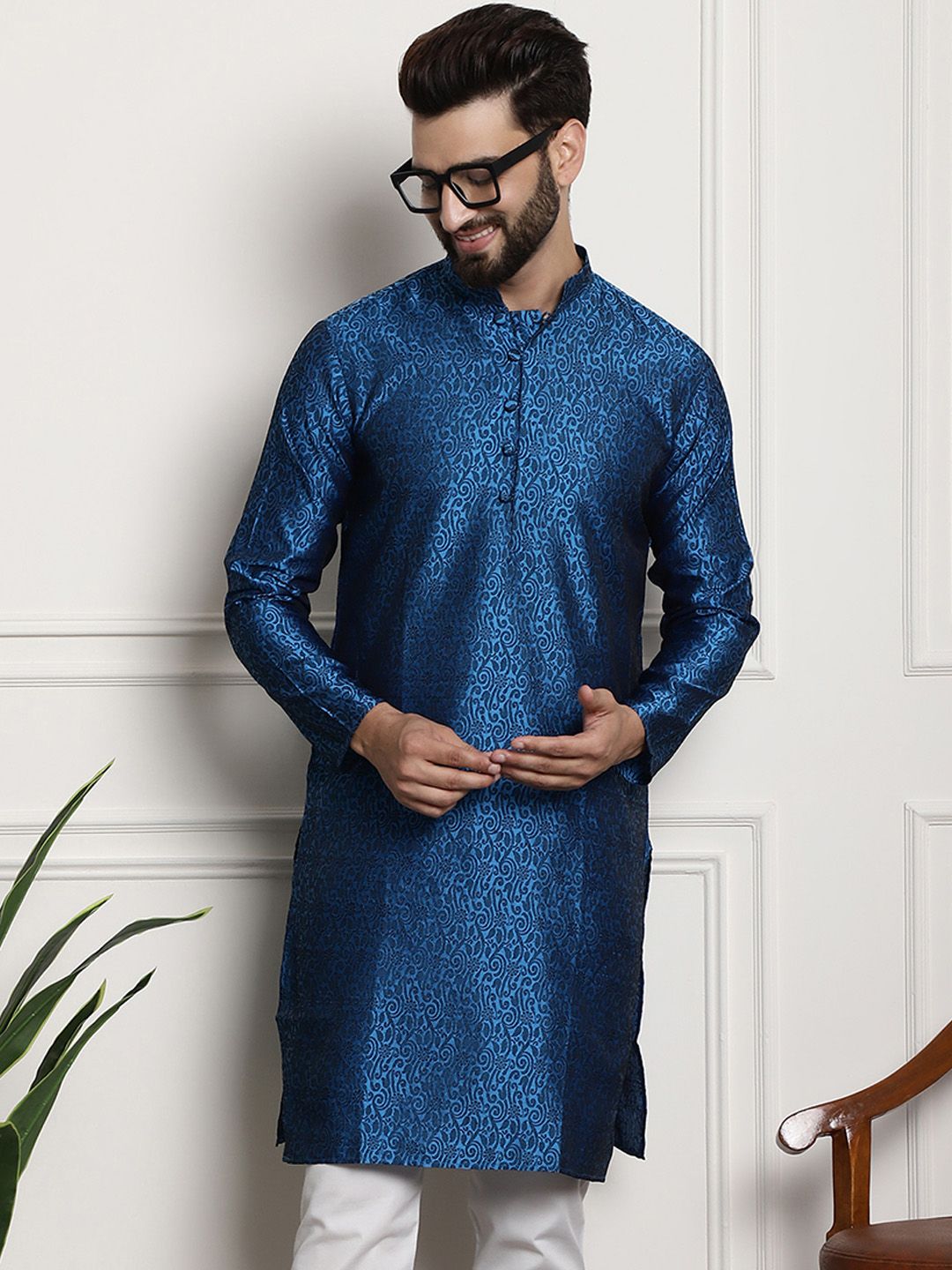 SOJANYA Ethnic Motifs Woven Design Mandarin Collar Straight Kurta