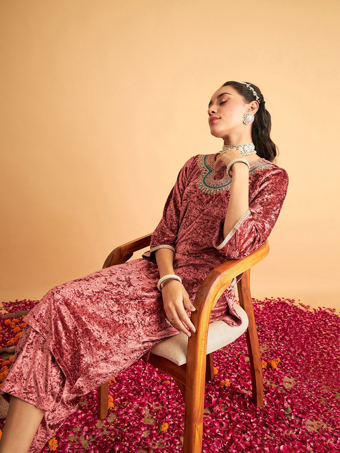 Shae by SASSAFRAS Ethnic Motifs Yoke Design Thread Work Velvet Kurta