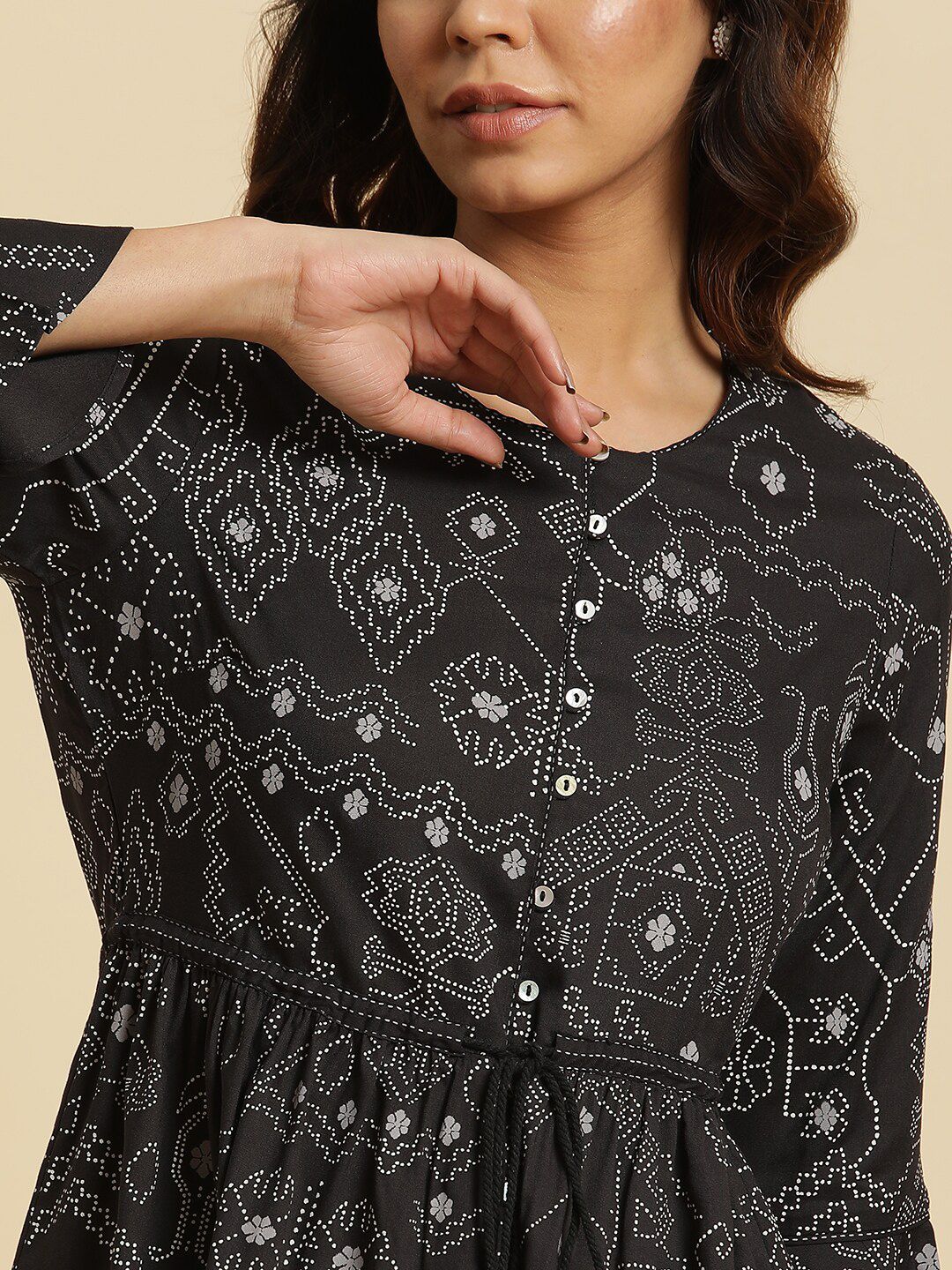 W  Floral Printed Round Neck Regular Top