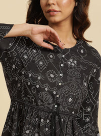 W  Floral Printed Round Neck Regular Top