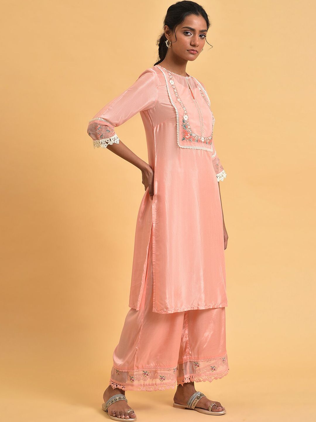 W Plus Size Keyhole Neck Floral Yoke Design Thread Work Kurta