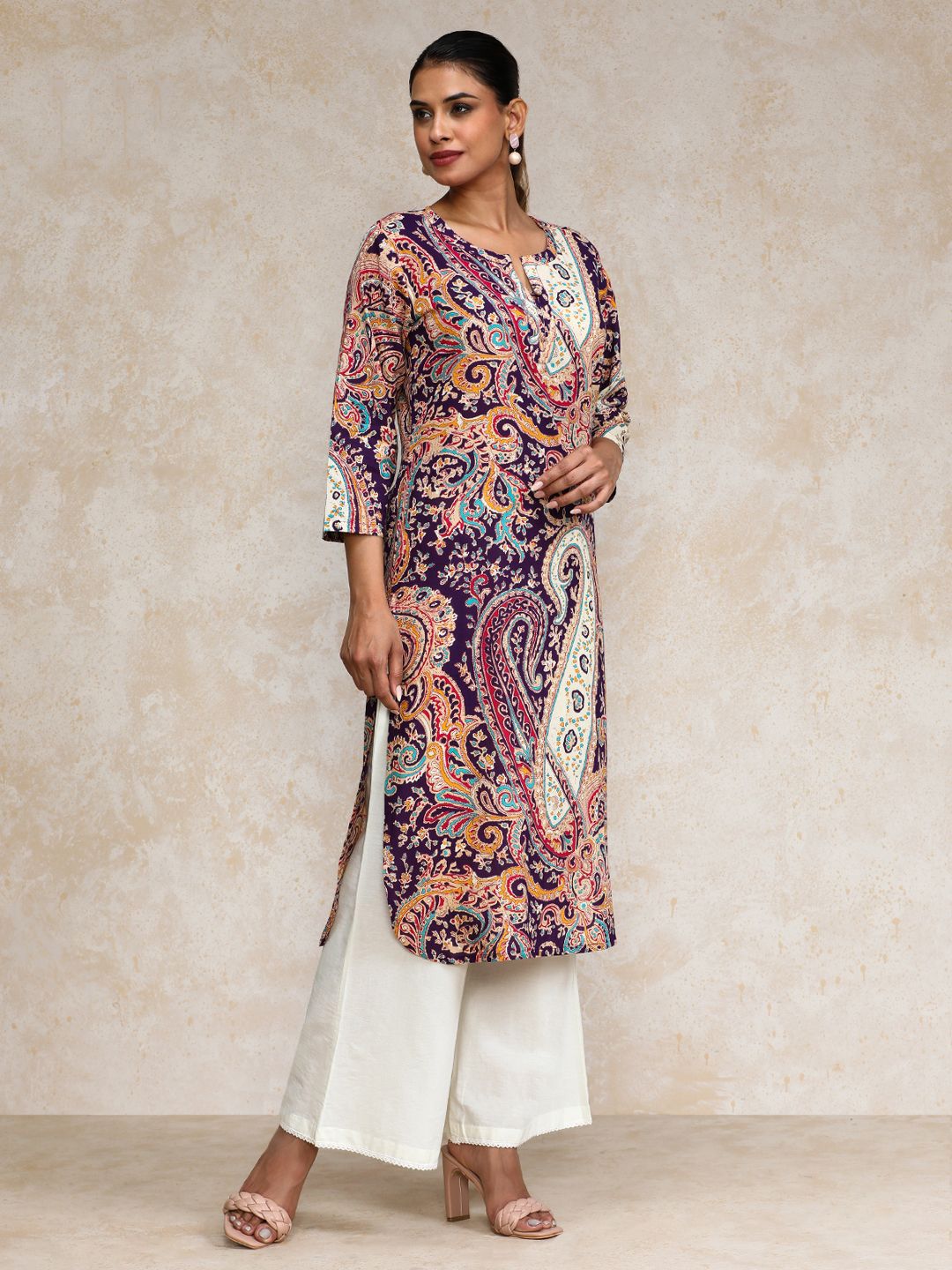 Varanga Ethnic Motifs Printed Cotton Notch Neck Straight Kurta