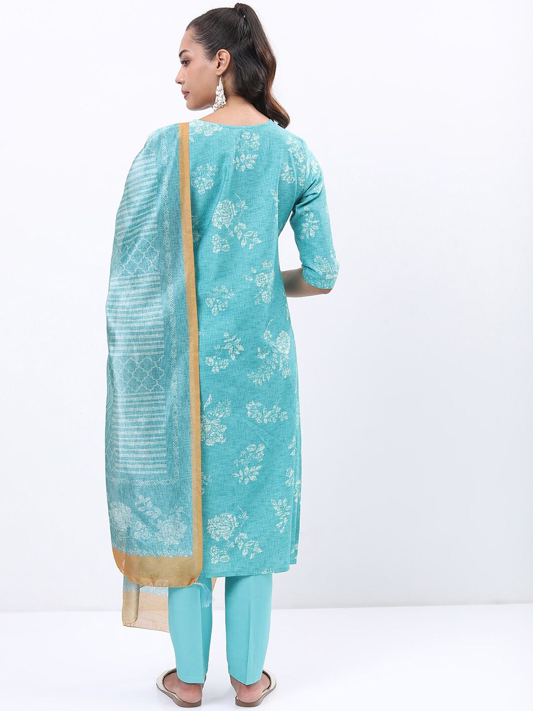 Vishudh Turquoise Blue & White Floral Printed Kurta With Trousers & Dupatta