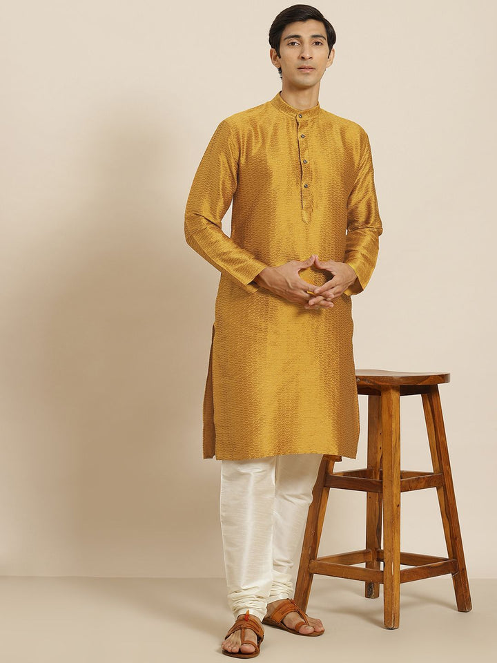 SOJANYA Kurta Design Tenunan Kuning Mustard Lelaki