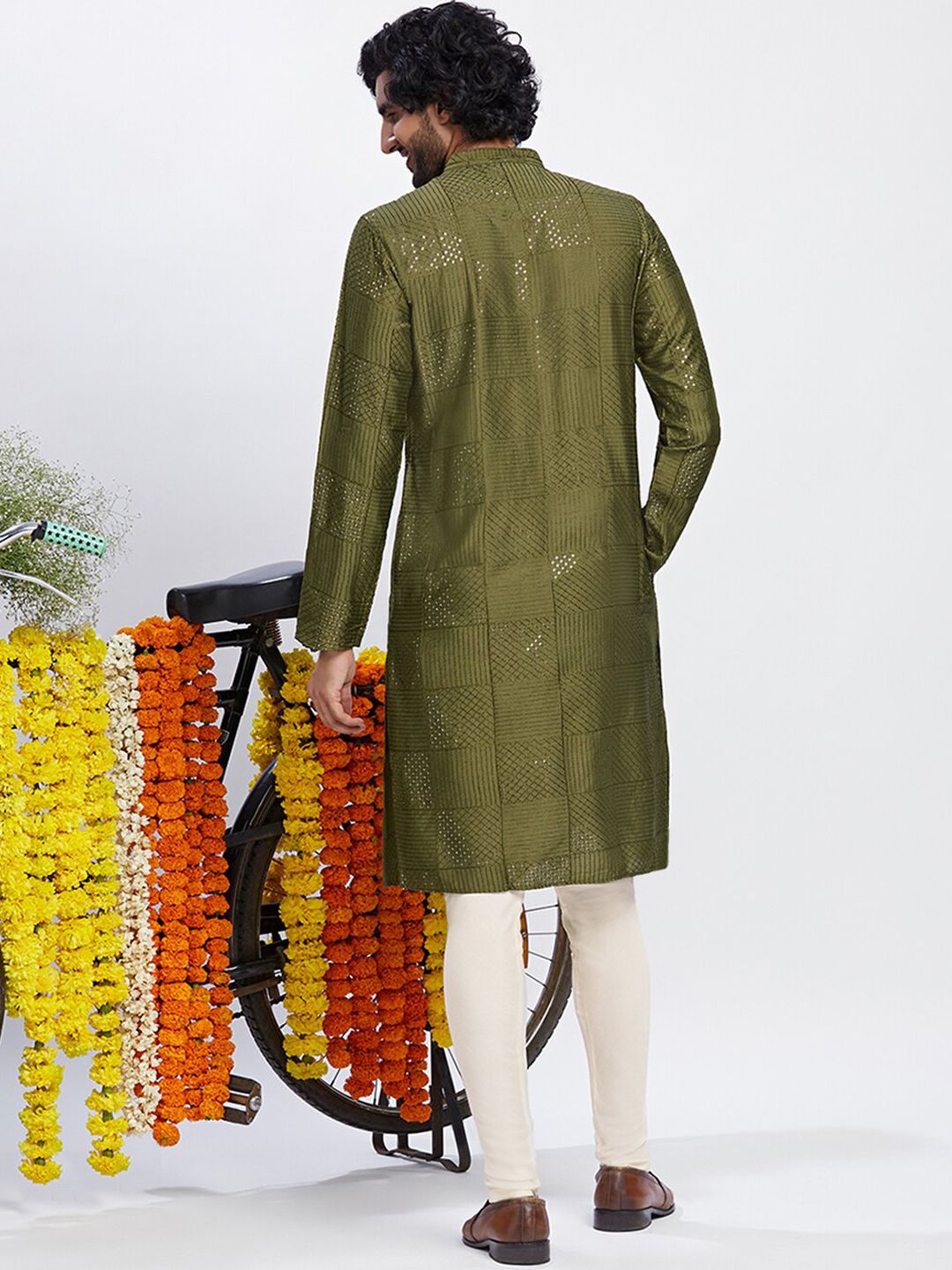 KISAH Geometric Embroidered Sequinned Straight Kurta