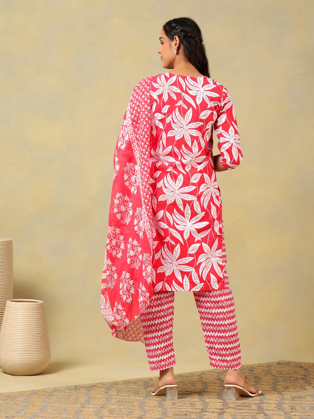 Mamicha Women Floral Printed Regular Pure Cotton Kurta with Trousers & With Dupatta