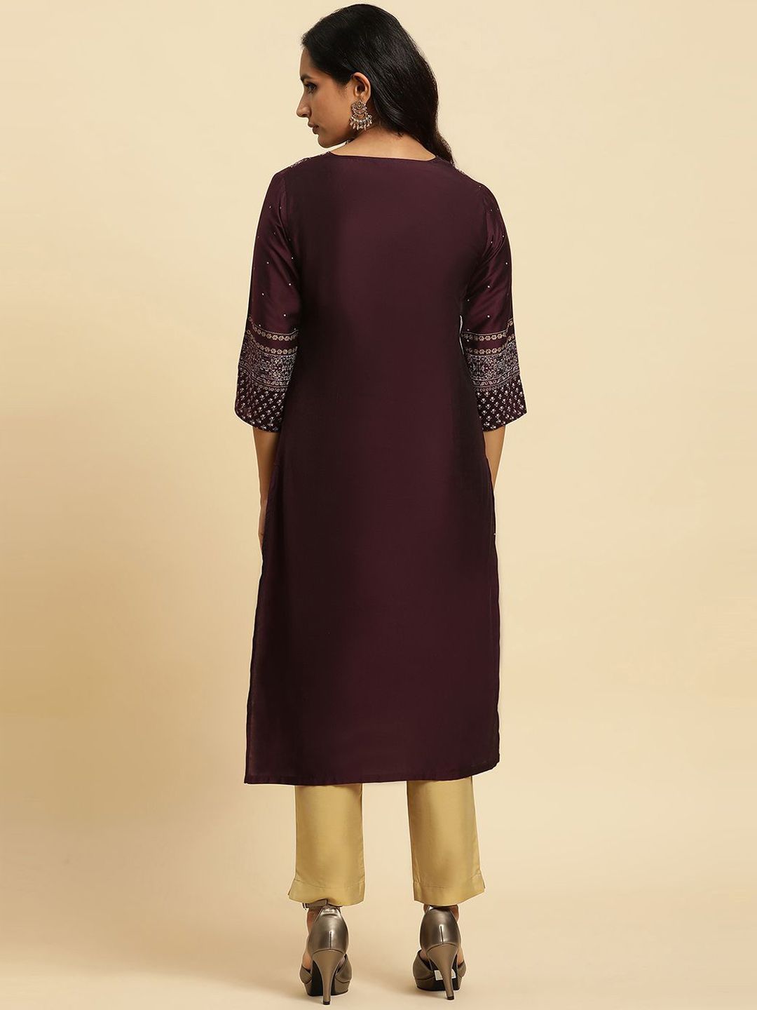 W Geometric Yoke Design Mirror Work Straight Kurta
