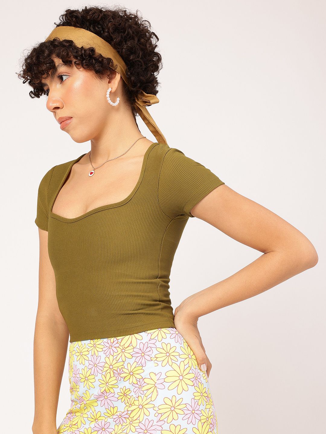 DressBerry Elevated Basic Sweetheart Neck Top