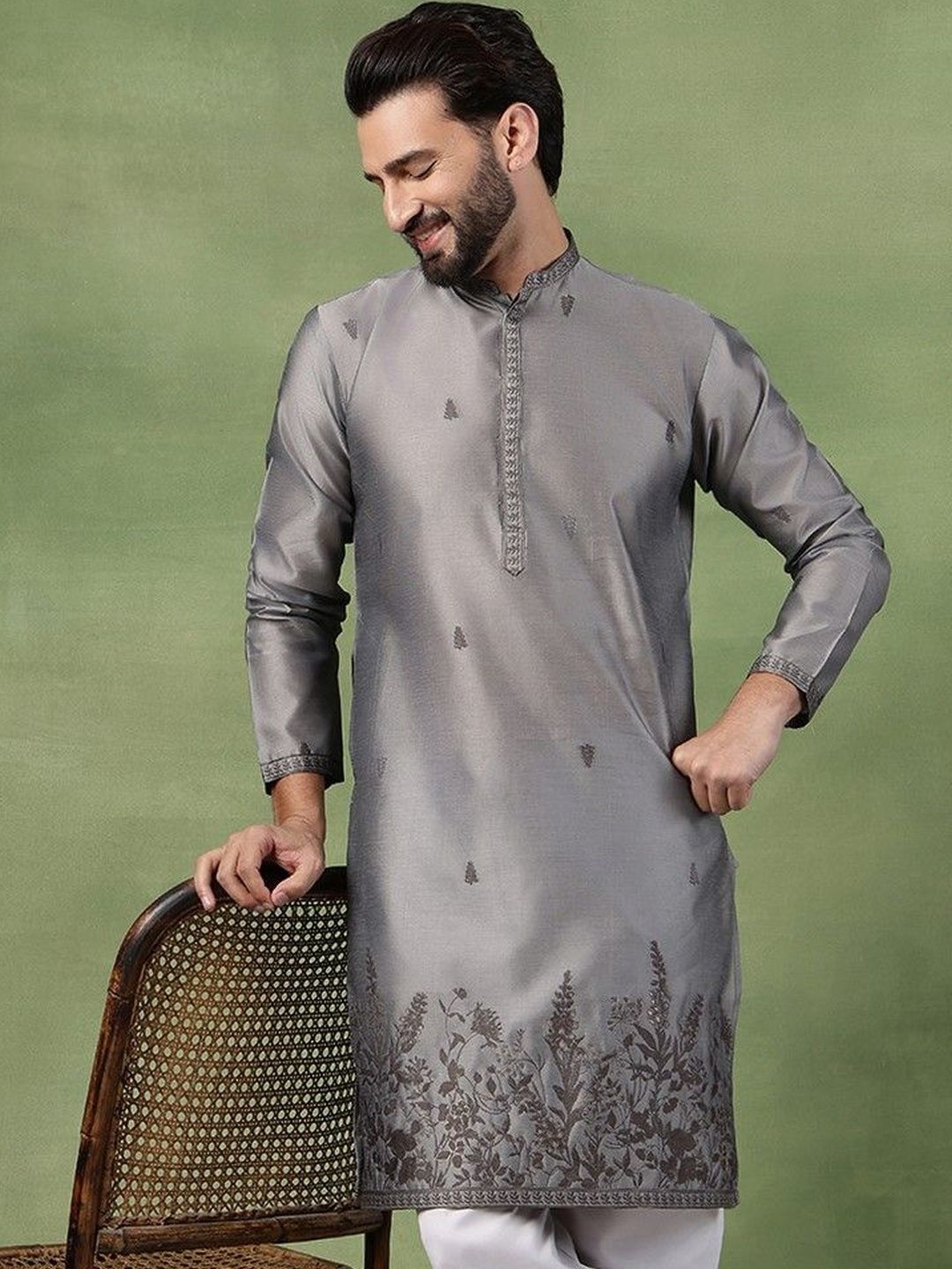 SOJANYA Men Floral Embroidered Thread Work Kurta