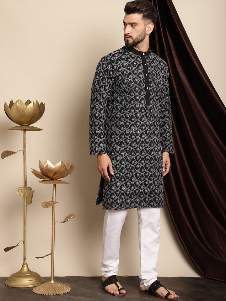 Motif Etnik Anouk Bersulam Kurta Kapas Tulen Labuci dengan Churidar