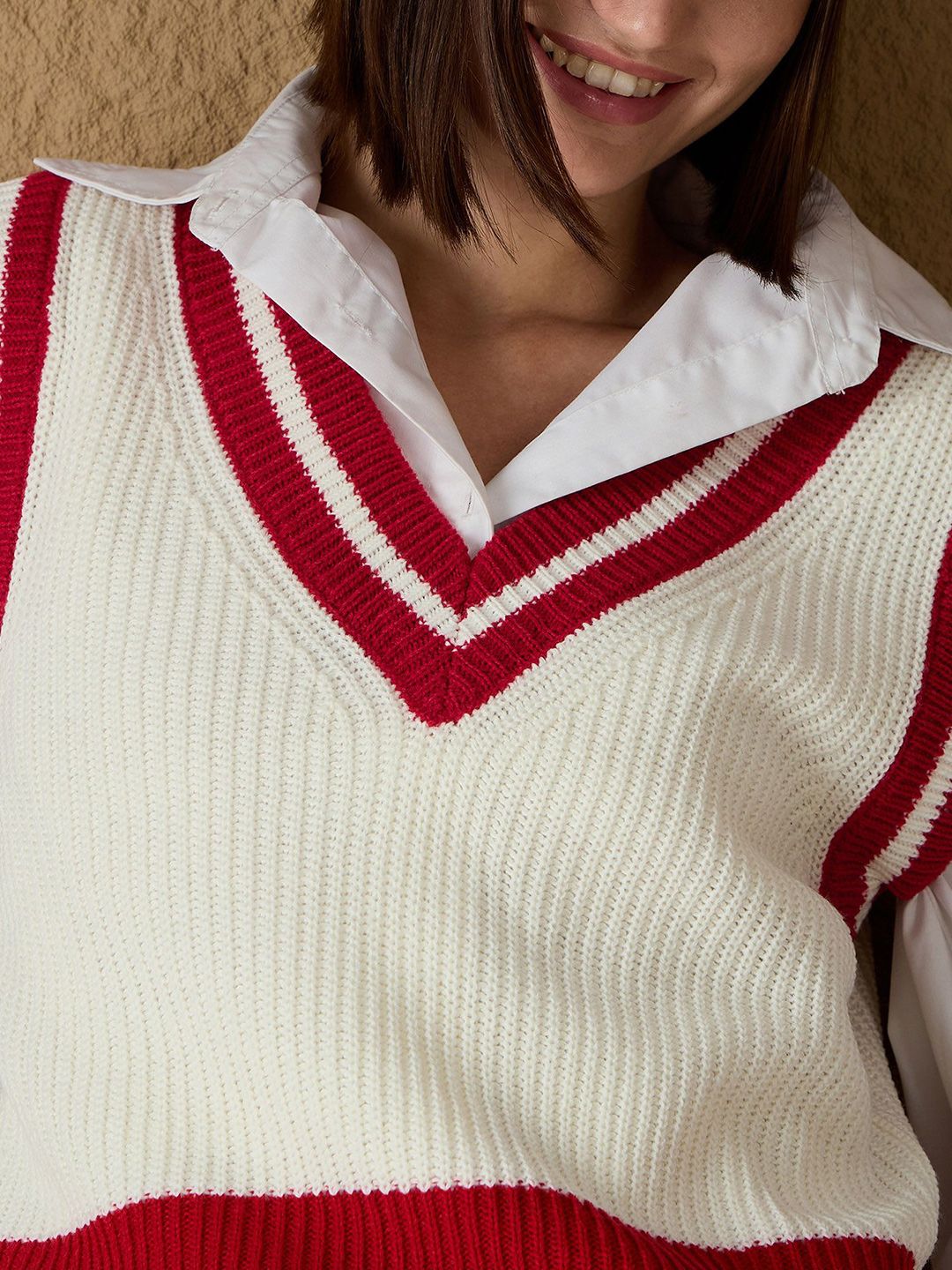 SASSAFRAS Women Colourblocked Crop Sweater Vest