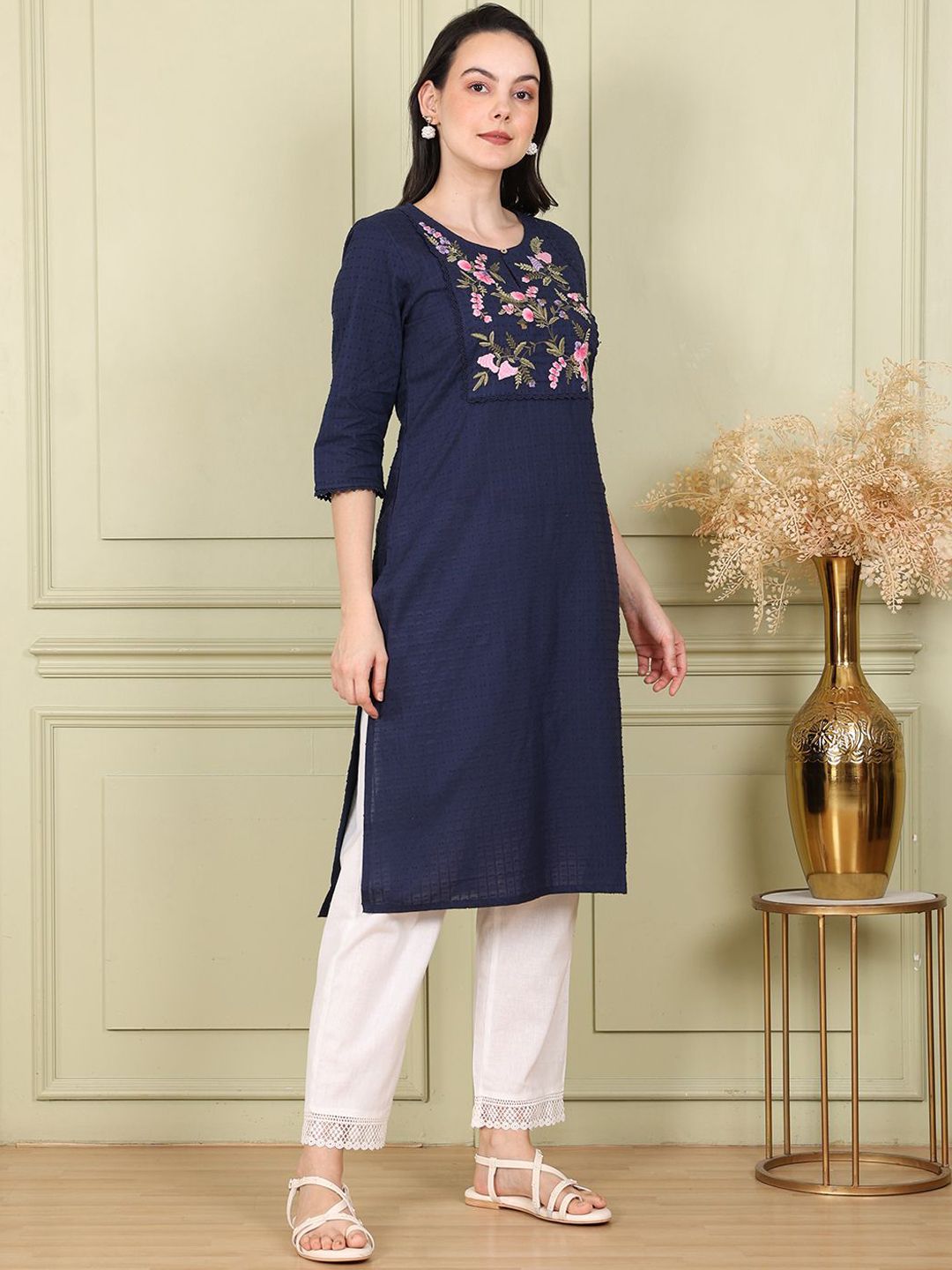 W Women Yoke Design Flared Sleeves Thread Work Kurta