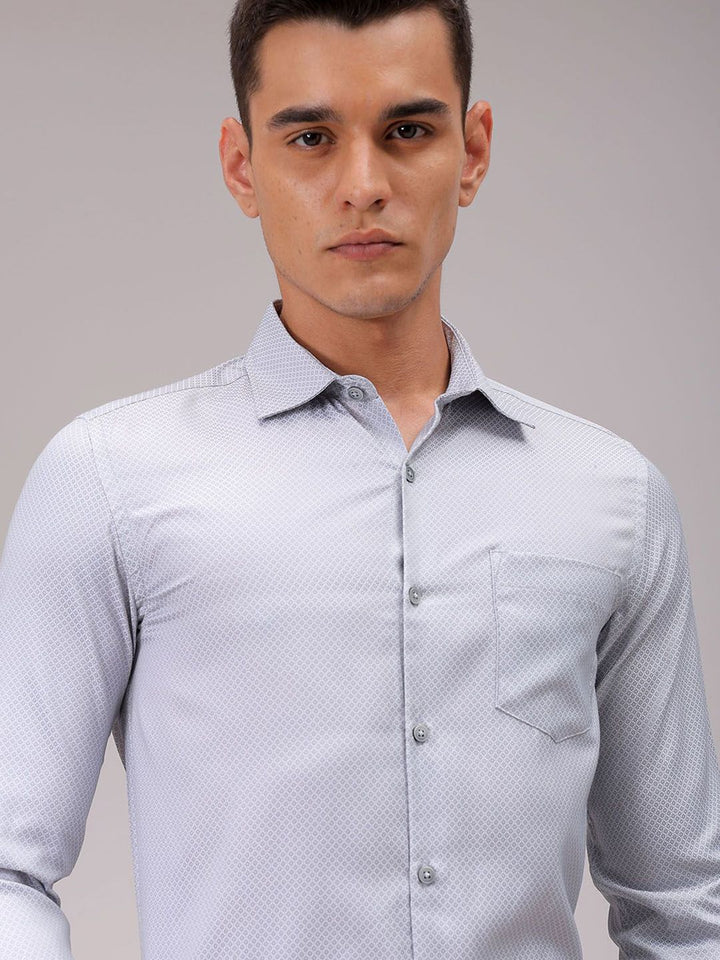 The Indian Garage Co. X Luxe Men Cutaway Collar Solid Slim Fit Formal Shirt