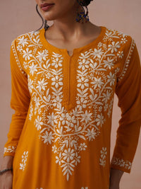 Rumah Chikankari Dihiasi Viscose Rayon Kurta Panjang Betis Lurus