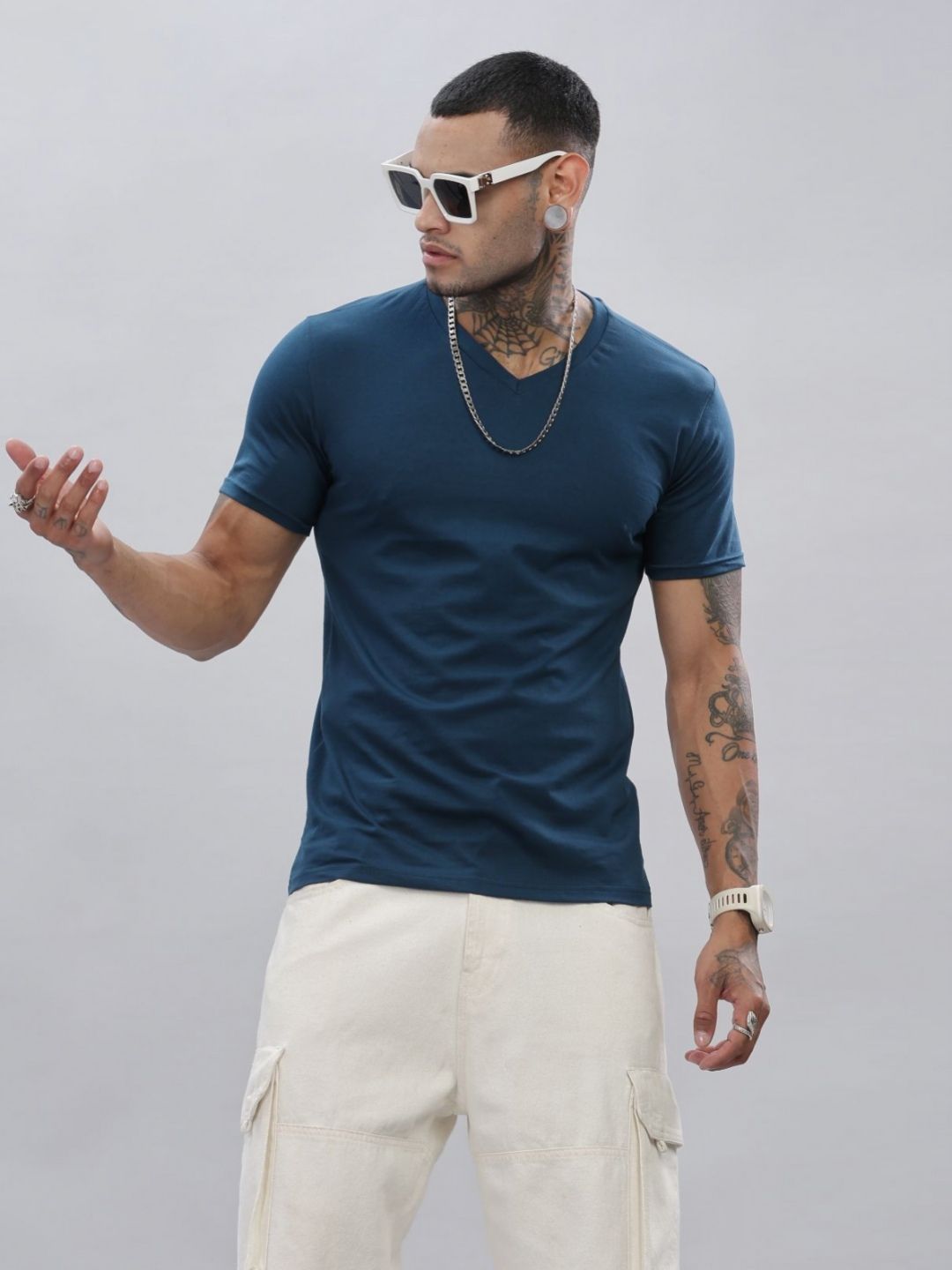 ADRO Lelaki Solid V-Neck Cotton T-shirt