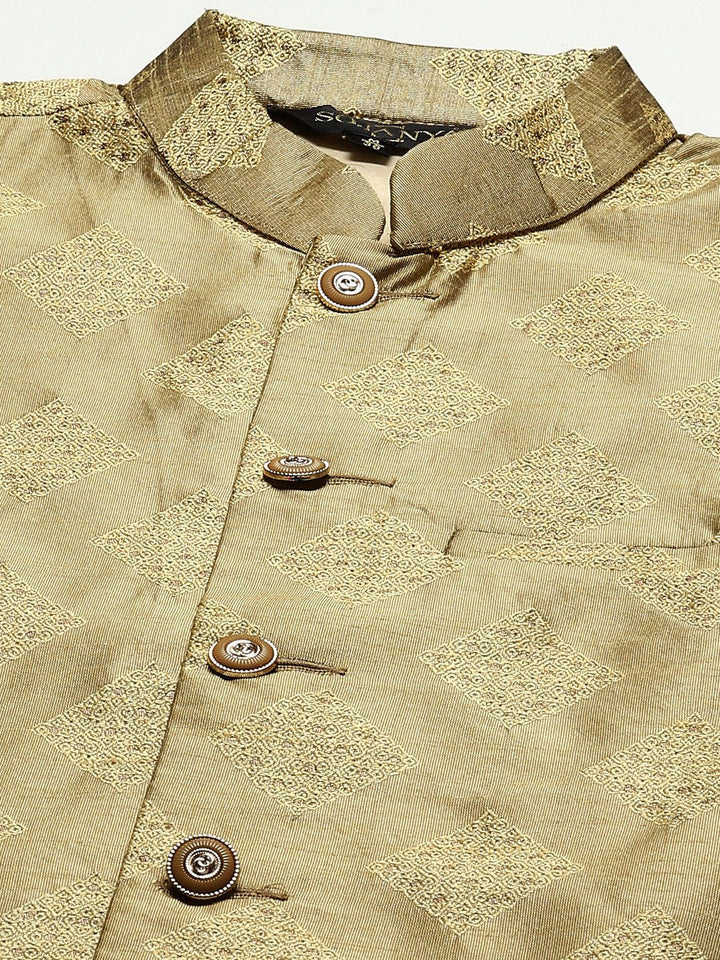 SOJANYA Men Grey Kurta with Churidar