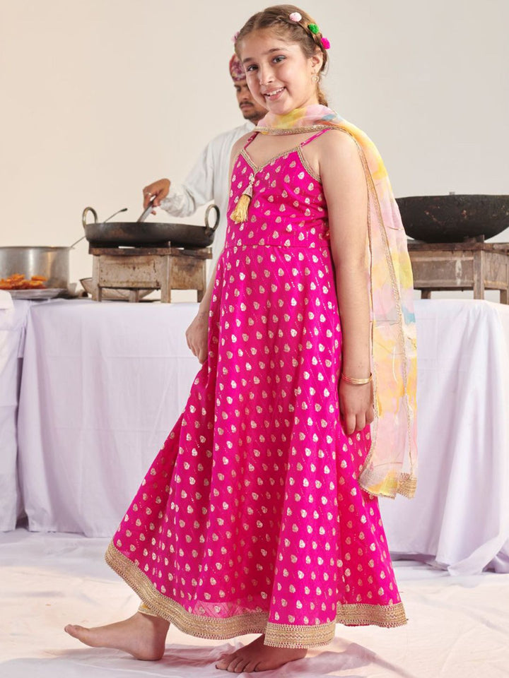 pspeaches Girls Floral Printed Regular Sequinned Kurta with Pyjamas & With Dupatta