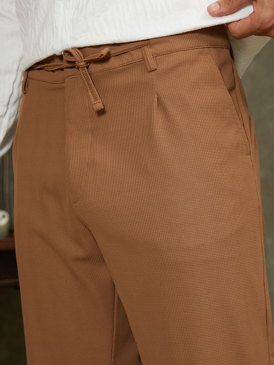 Campus Sutra Micro-Waffle Men Relaxed Fit Mid-Rise Comfort Trousers