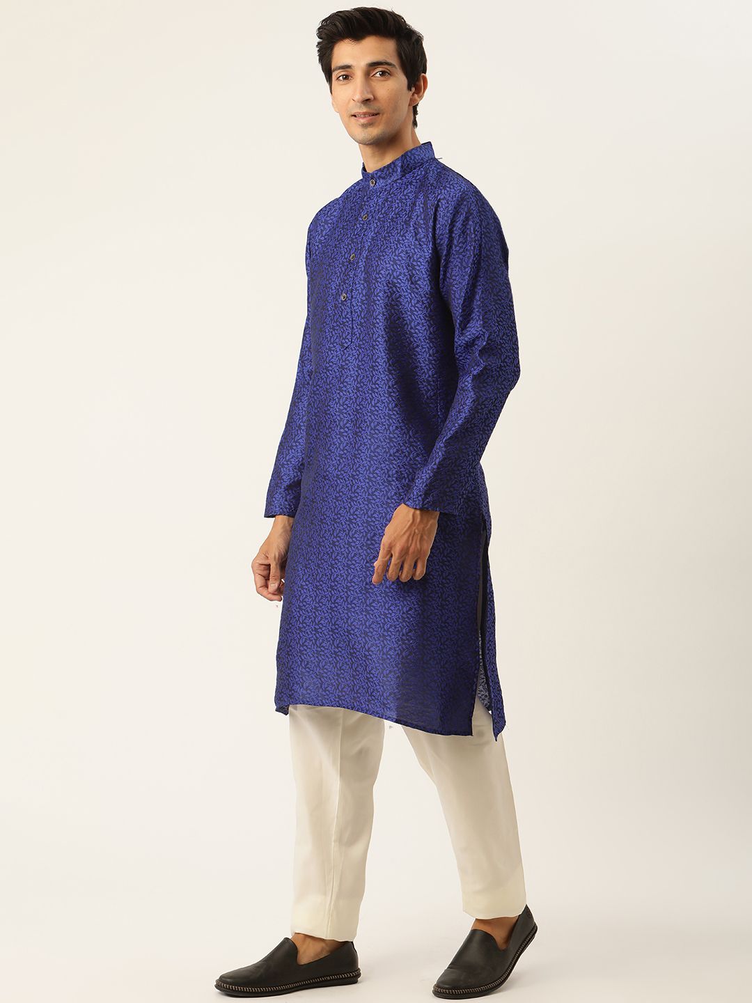SOJANYA Men Blue Floral Kurta with Churidar & Nehru Jacket