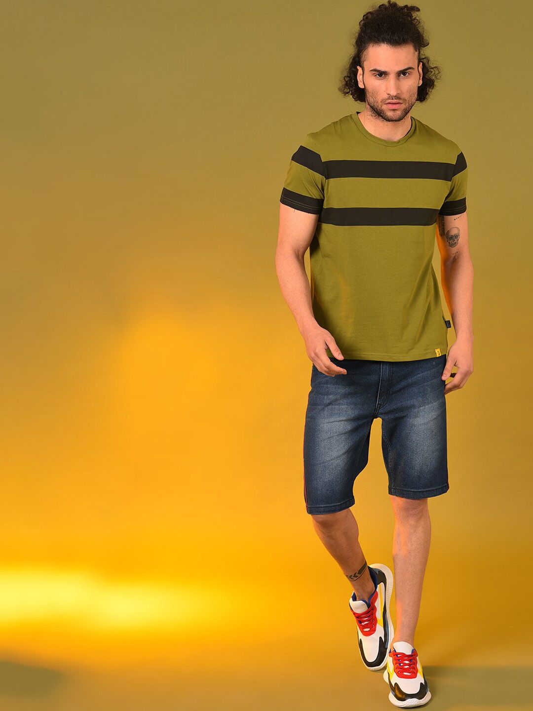 Campus Sutra Men Blue Washed Denim Outdoor Side Striped Denim Shorts