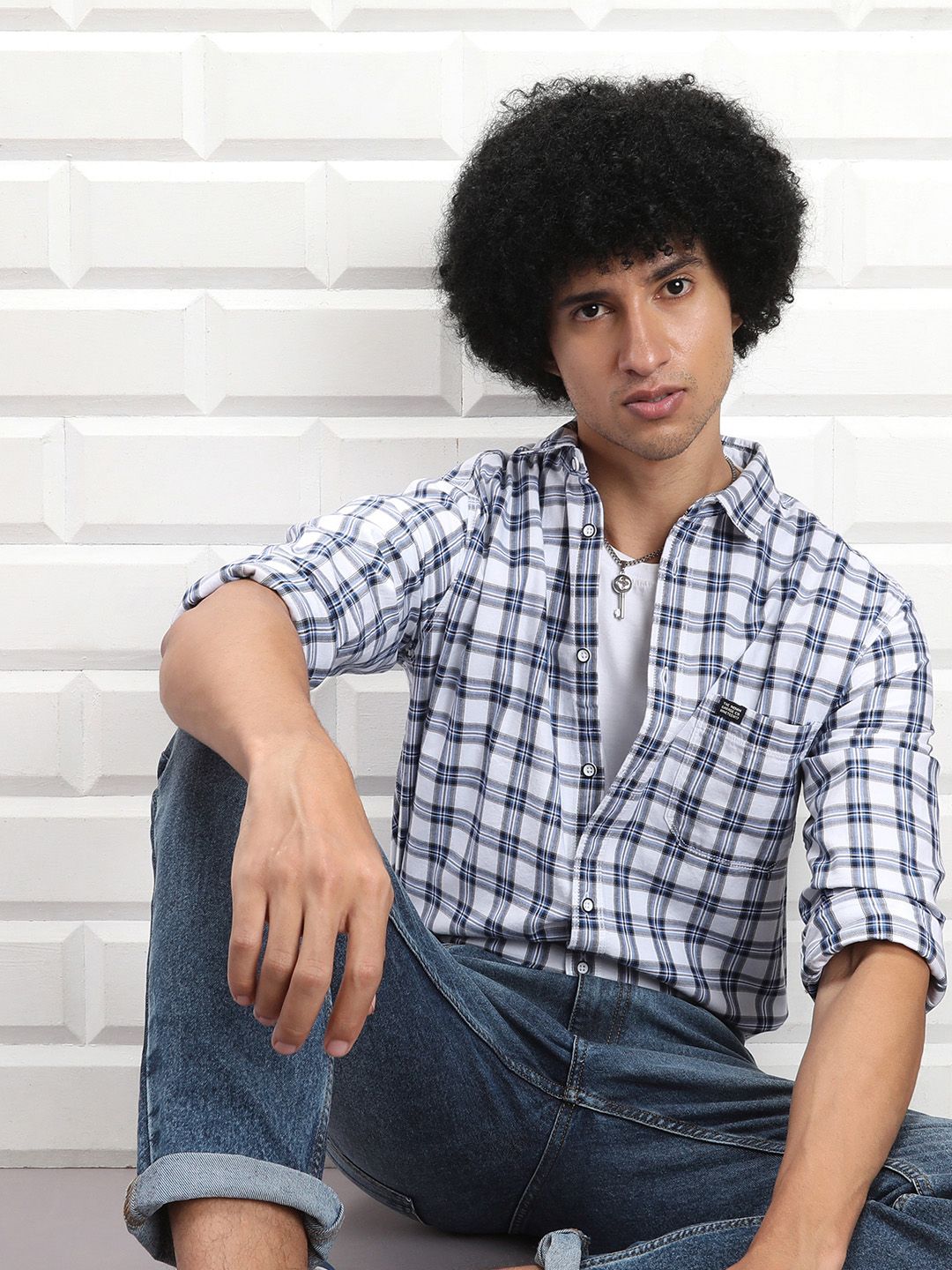 The Indian Garage Co Men White & Blue Slim Fit Checked Casual Shirt
