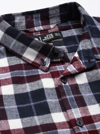 THE BEAR HOUSE Men White & Navy Blue Slim Fit Checked Flannel Cotton Shirt