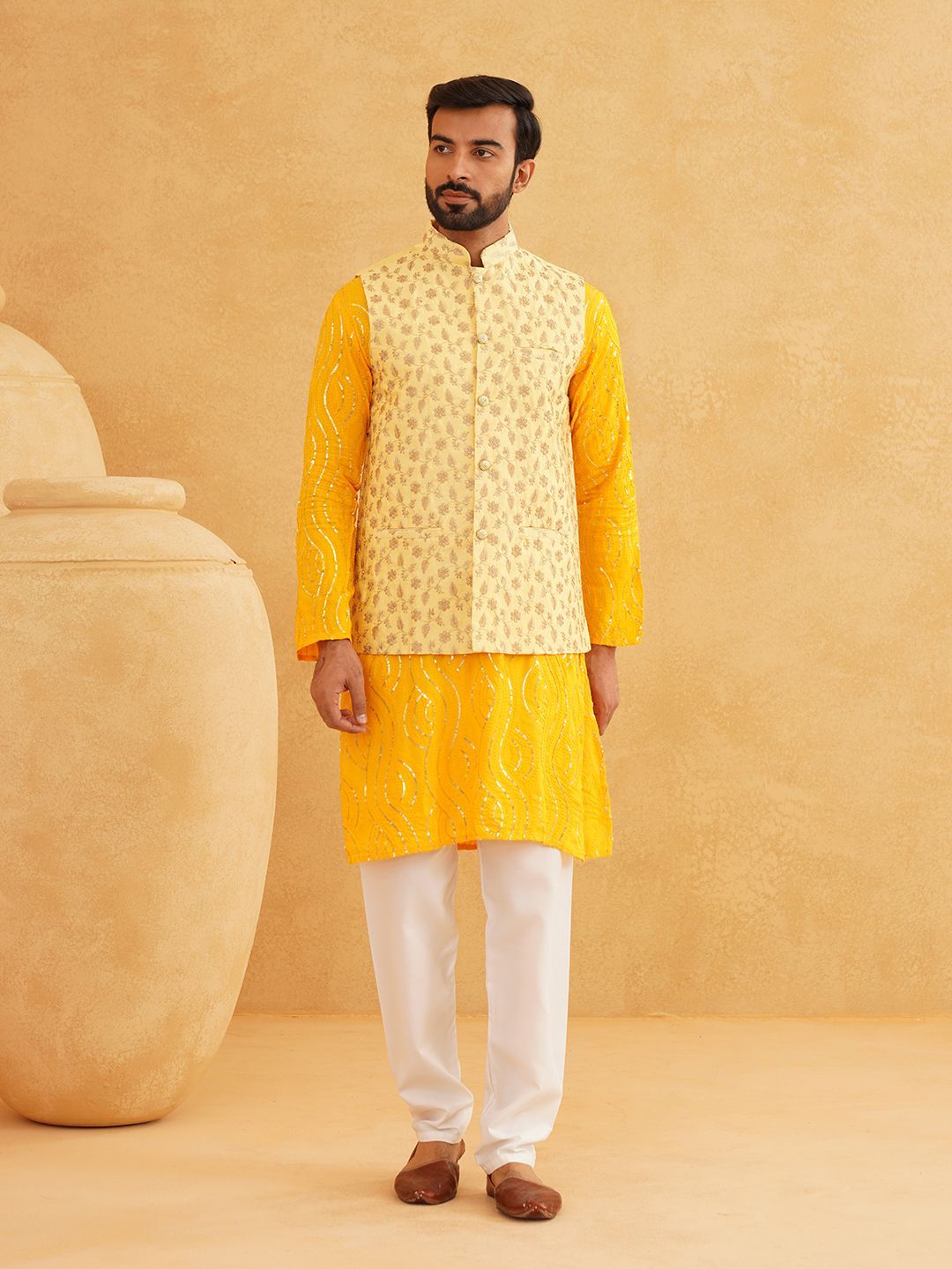 SOJANYA Kurta Kapas Tulen Kolar Labuci Leheriya Dengan Jaket Churidar Dan Nehru
