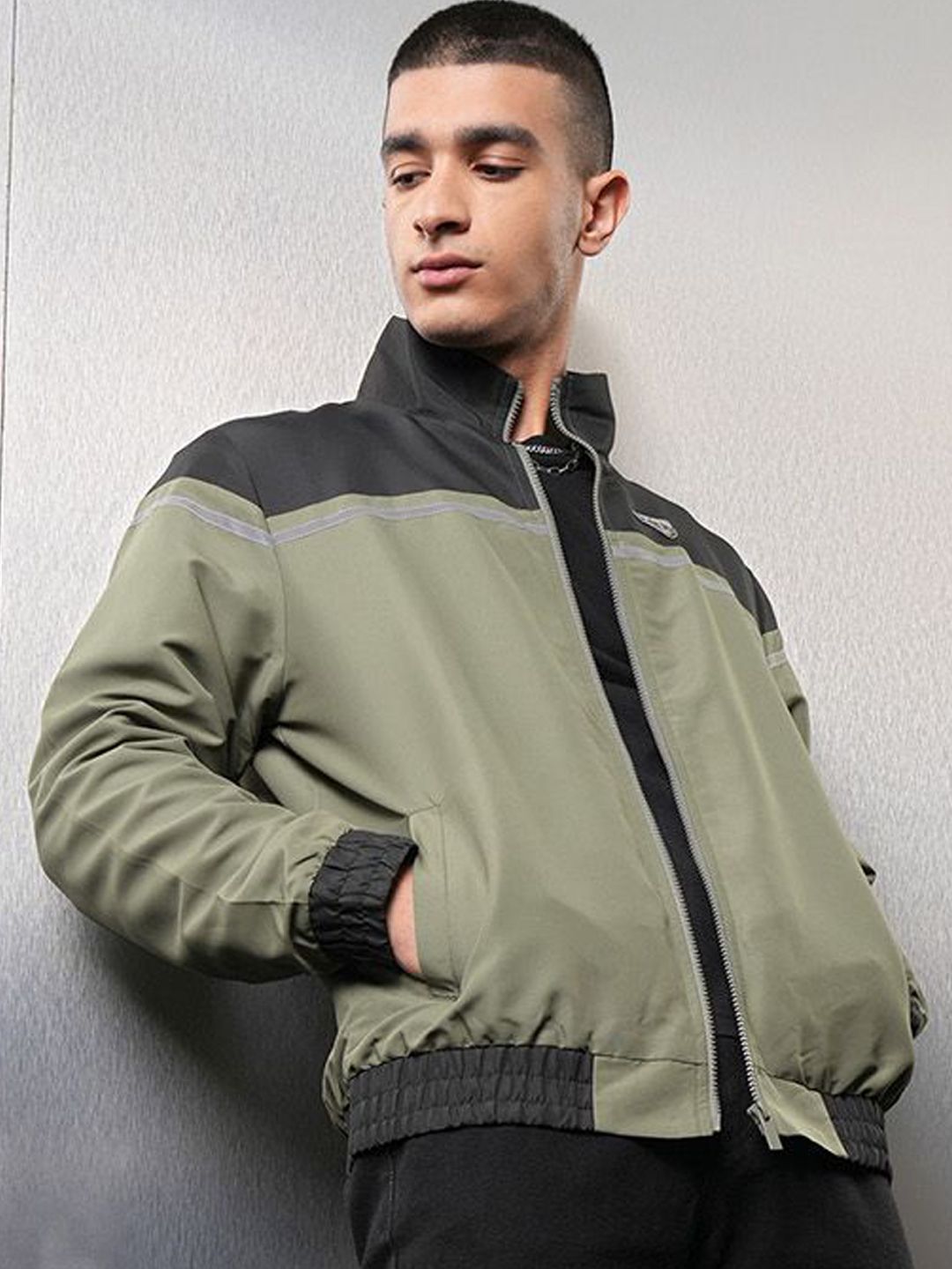 HIGHLANDER Men Colourblocked Sporty Jacket with Patchwork
