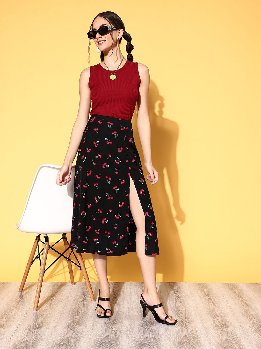 Berrylush Black Graphic Roman Column Skirt