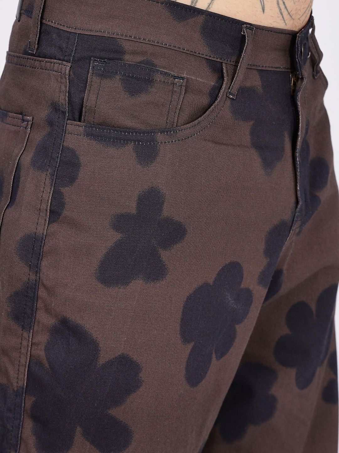 Eszett Men Floral Printed Baggy Fit Cargos Trousers