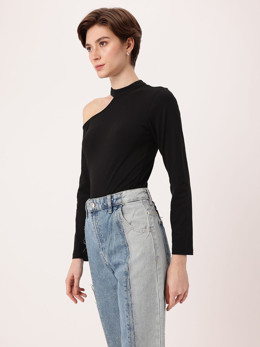 DressBerry Delightful Cold Shoulder Style Regular Top