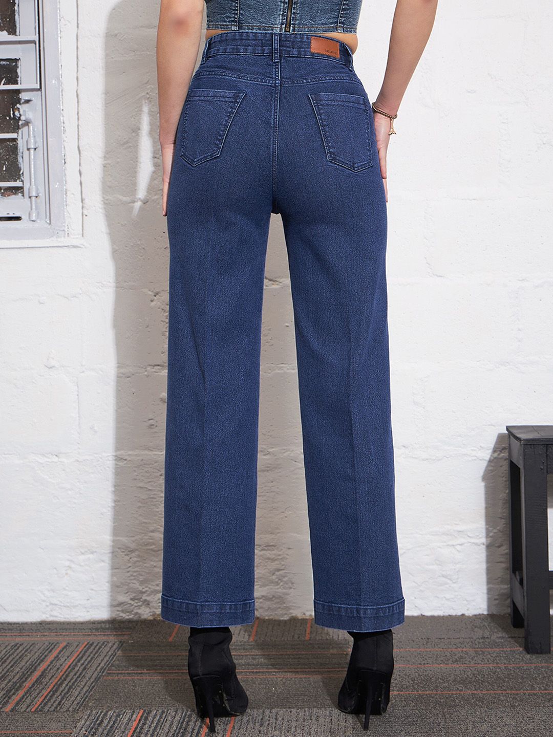 SASSAFRAS Women Straight Fit High-Rise Clean Look Stretchable Jeans