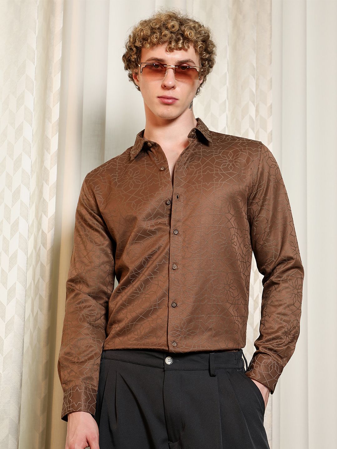 Campus Sutra Men Comfort Fit Geometric Printed Spread Collar Cotton Casual Shirt
