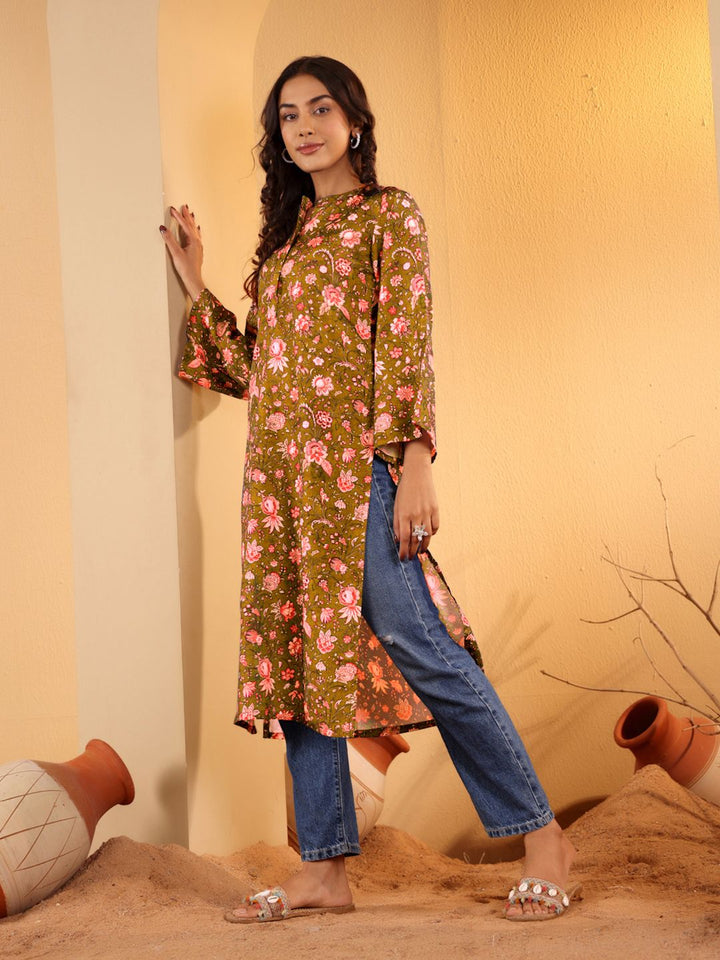 Varanga Floral Printed Mandarin Collar Flared Sleeves Straight Kurta