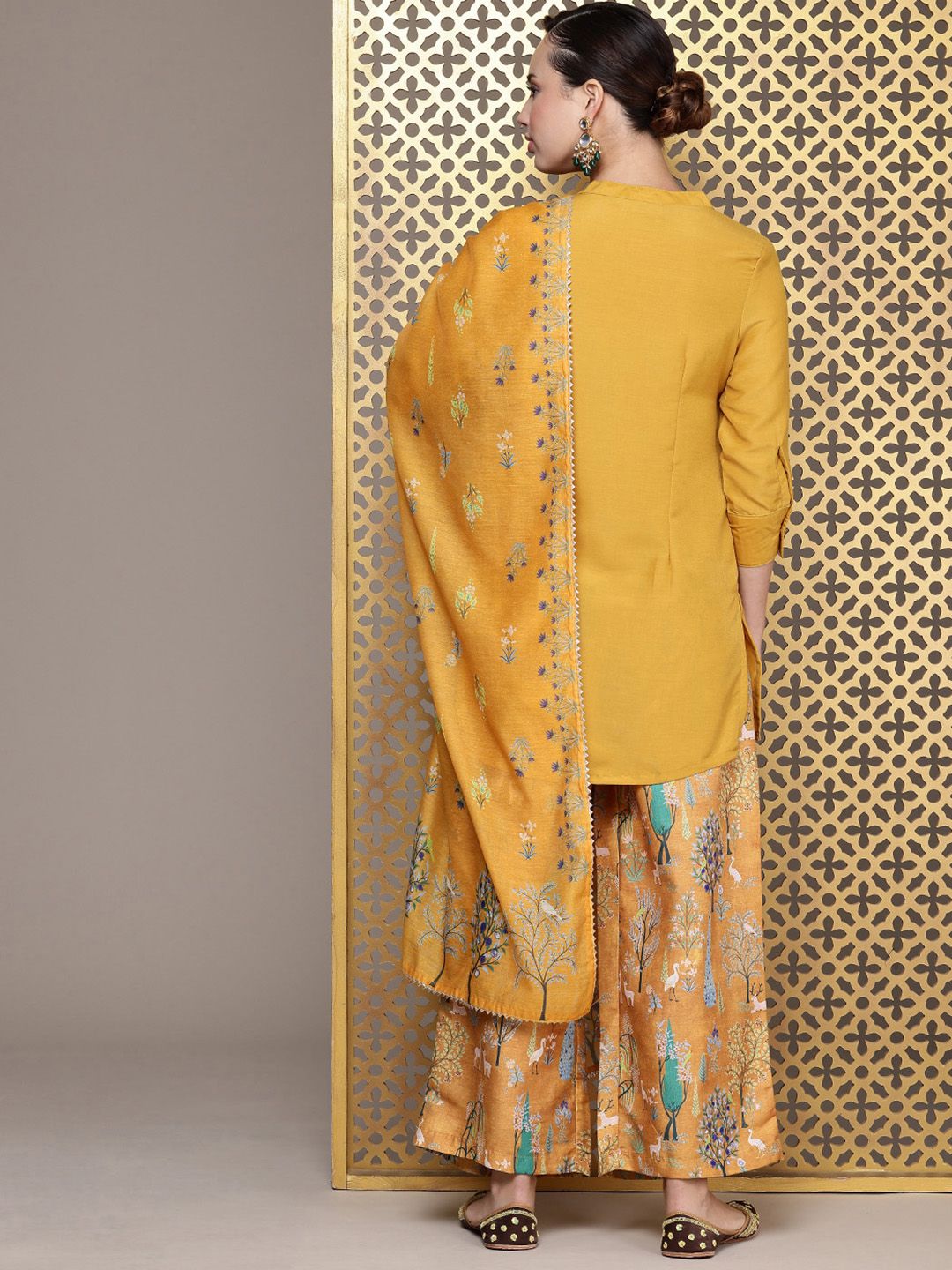 House of Pataudi Women Floral Embroidered Regular Jashn Kurti With Palazzos & Dupatta