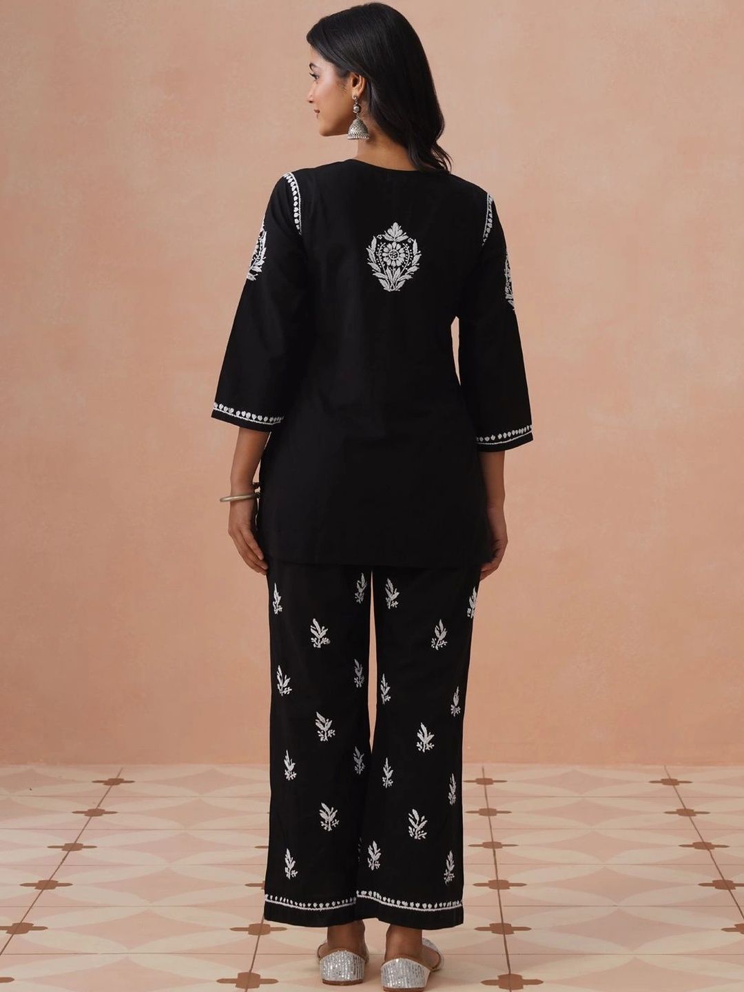 Rumah Chikankari Kurta Chikankari Biasa Wanita dengan Seluar