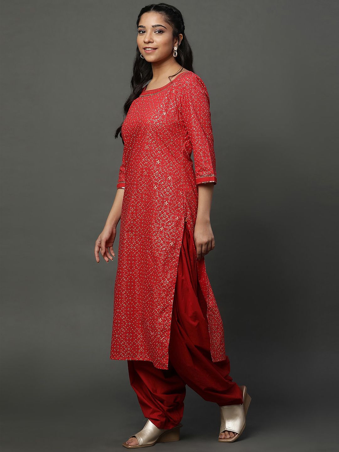 AURELIA Floral Foil Printed Sequined & Gotta Patti Pure Cotton Straight Kurta