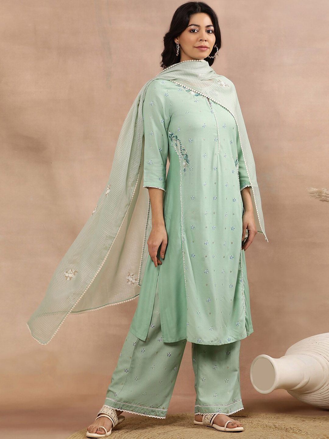 W Floral Printed Thread Work Keyhole Neck Kurta With Trousers & Dupatta