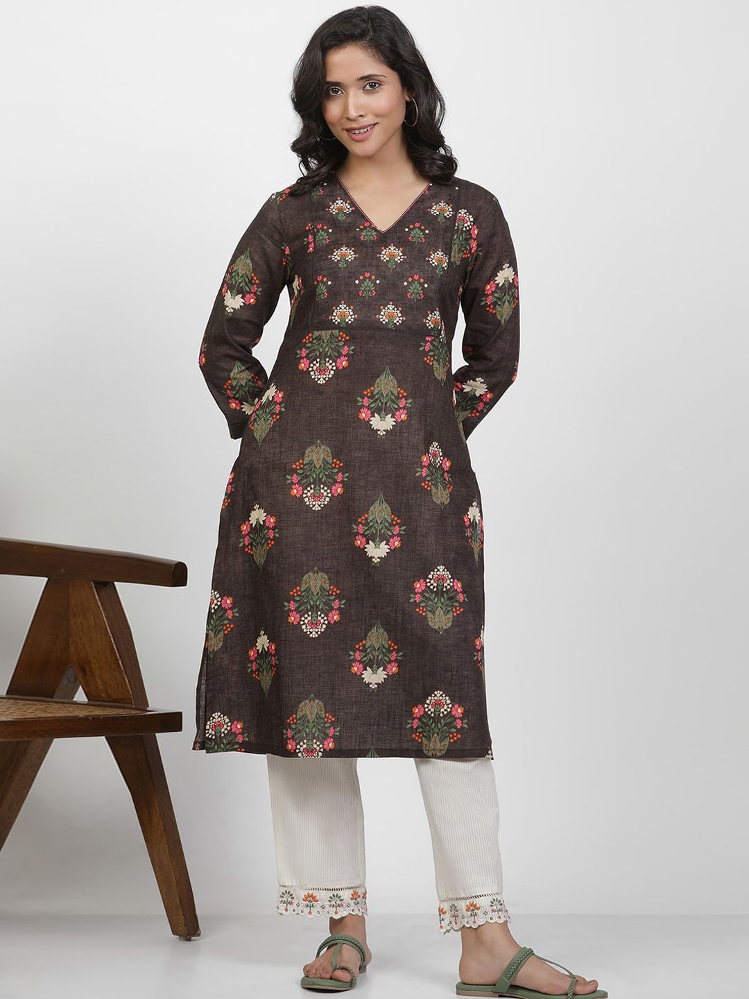 W Women Floral Printed V-Neck Kurta