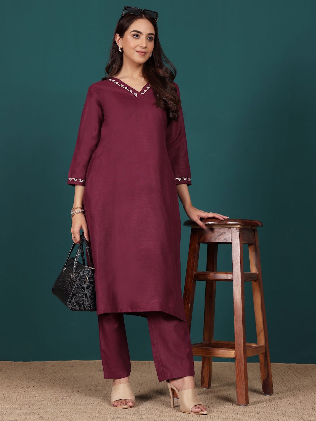Varanga Women Embroidered Regular Thread Work Kurta with Trousers