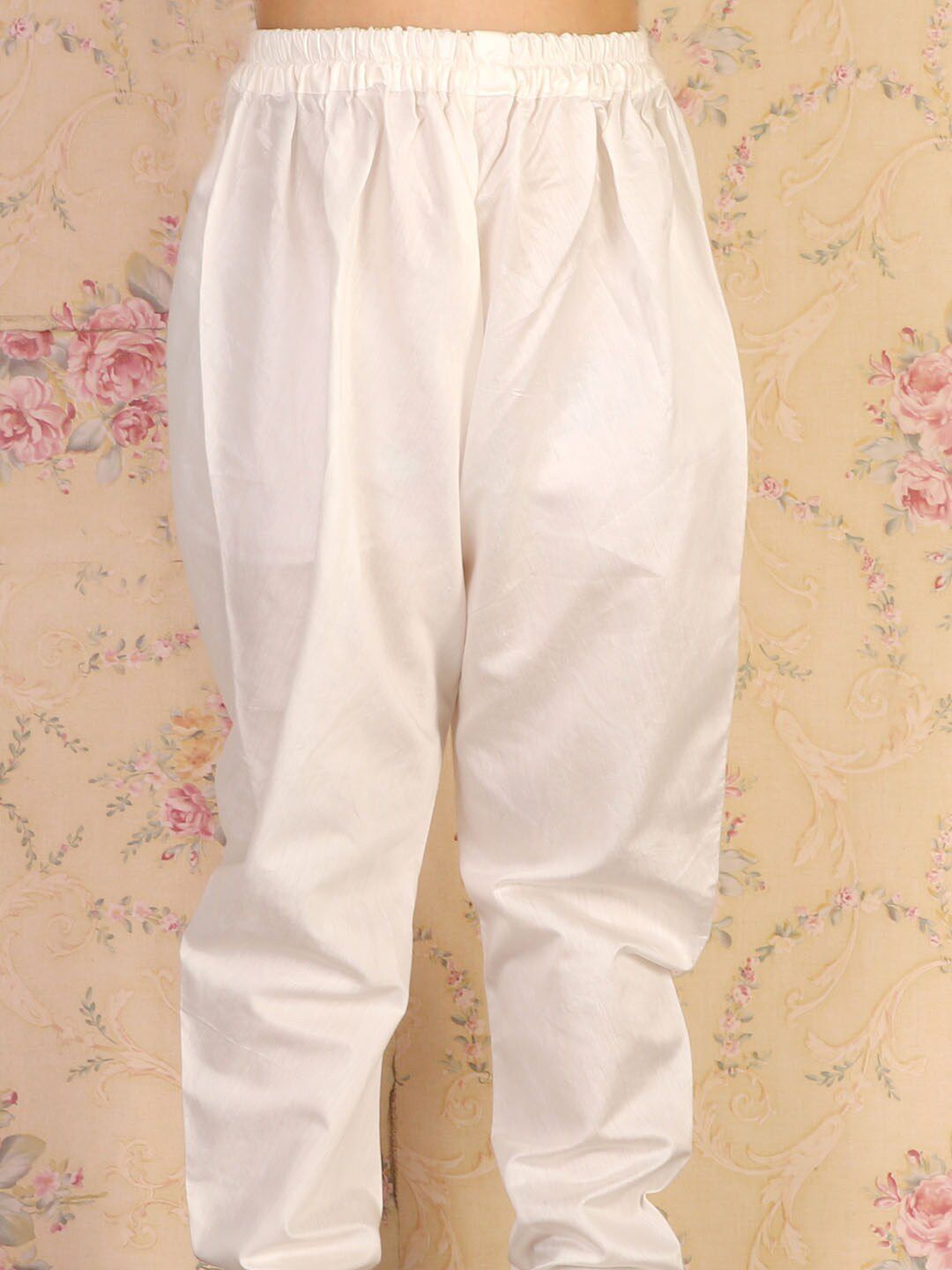 VASTRAMAY Girls White Embroidered Mirror Work Kurta With Churidar