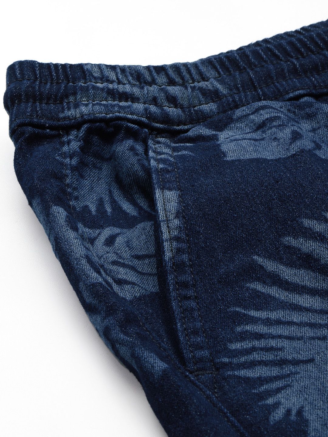 The Indian Garage Co Men Floral Printed Denim Shorts