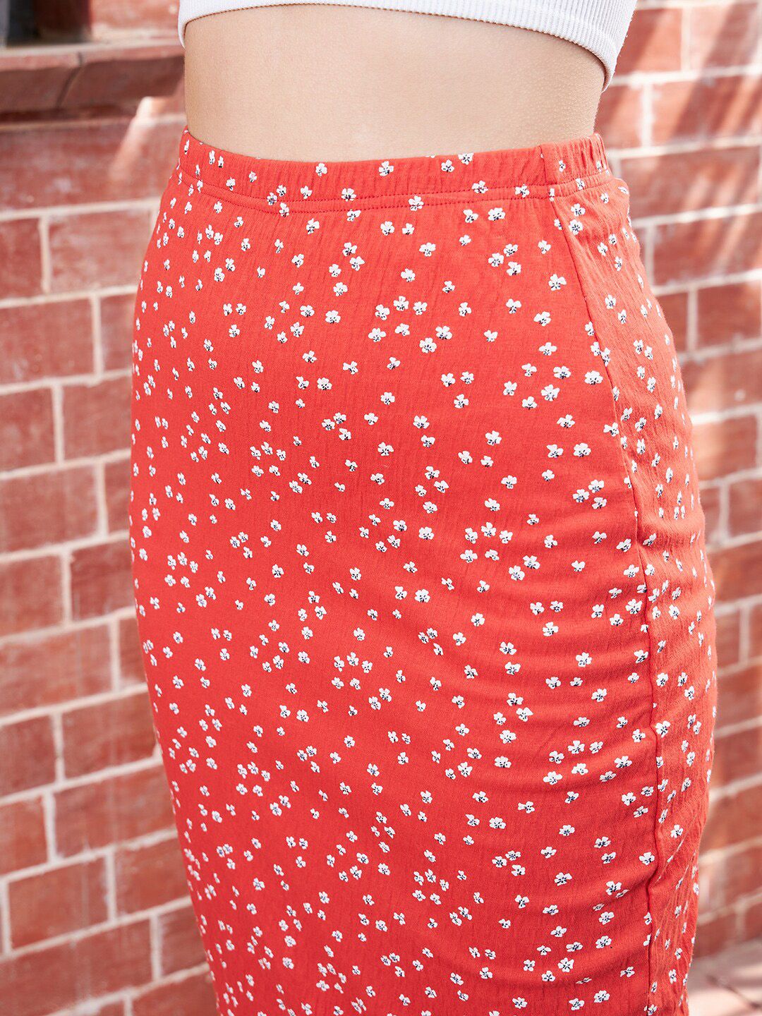 Berrylush Floral Printed Pencil Midi Skirt
