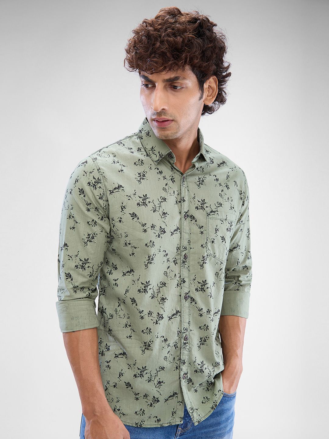 SPYKAR Men Abstract Printed Spread Collar Slim Fit Casual Shirt