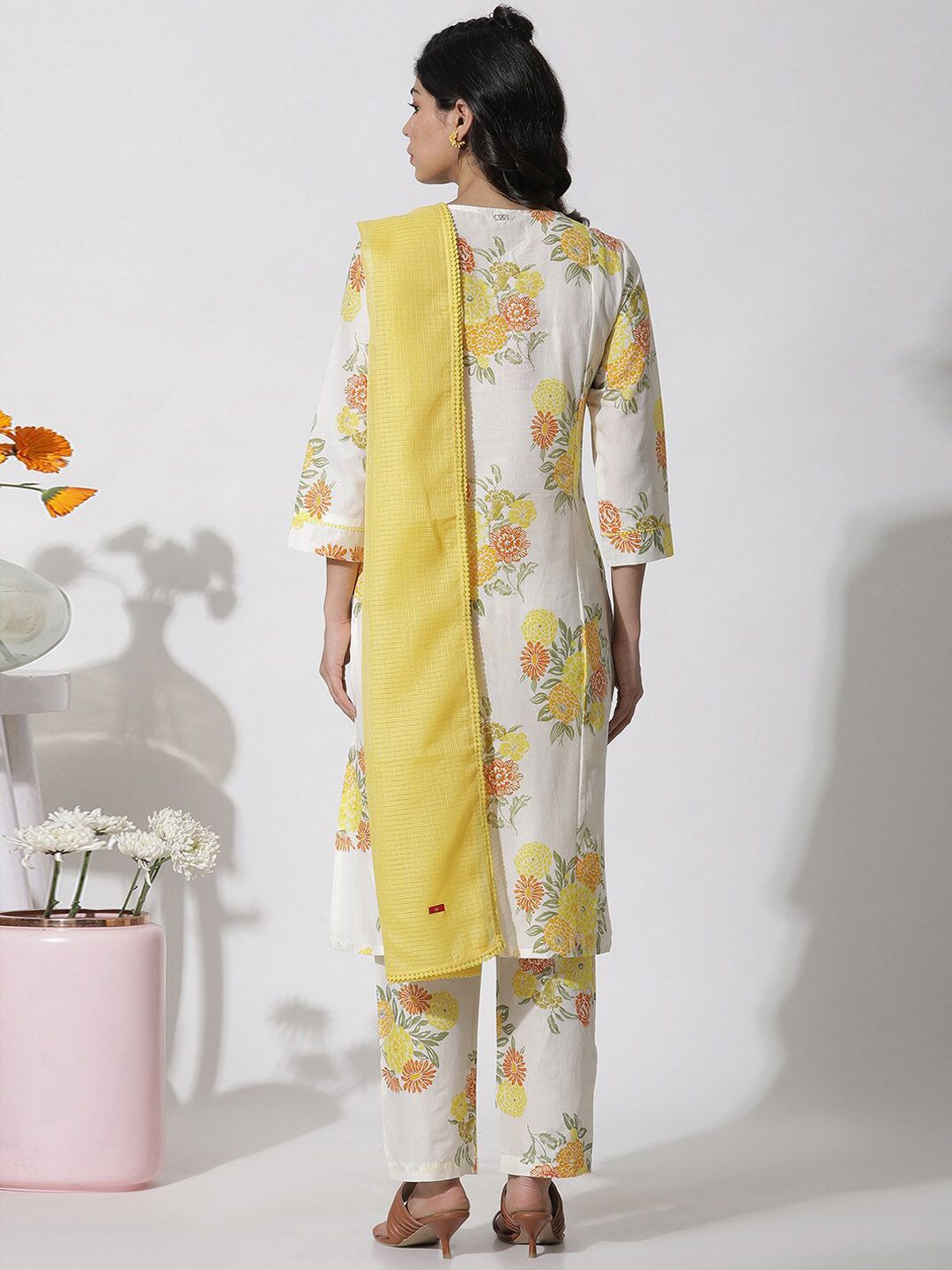 W Floral Printed Regular Thread Work Pure Cotton Kurta with Trousers & Dupatta
