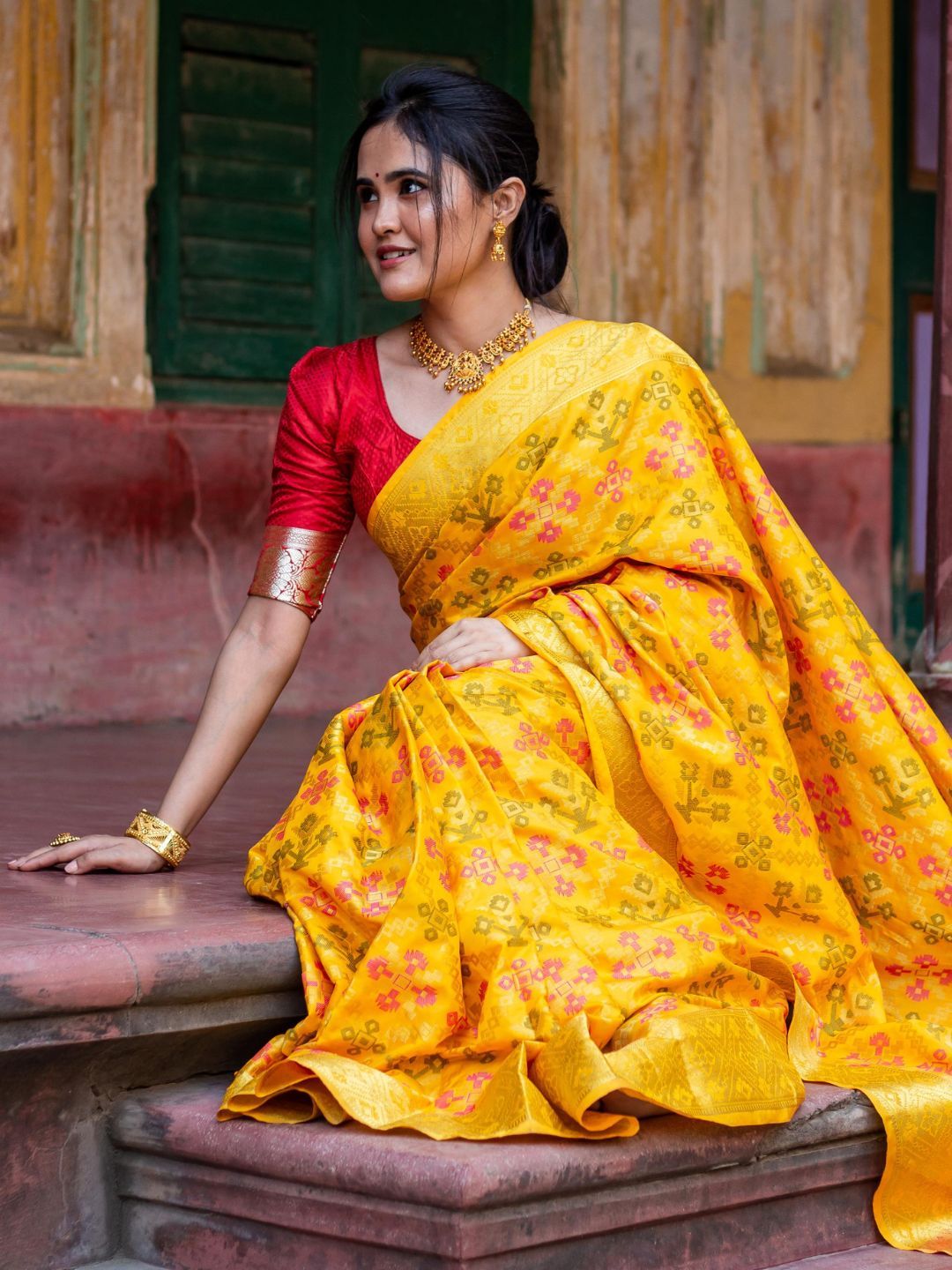 KALINI Woven Design Zari  Kanjeevaram Silk Blend Saree