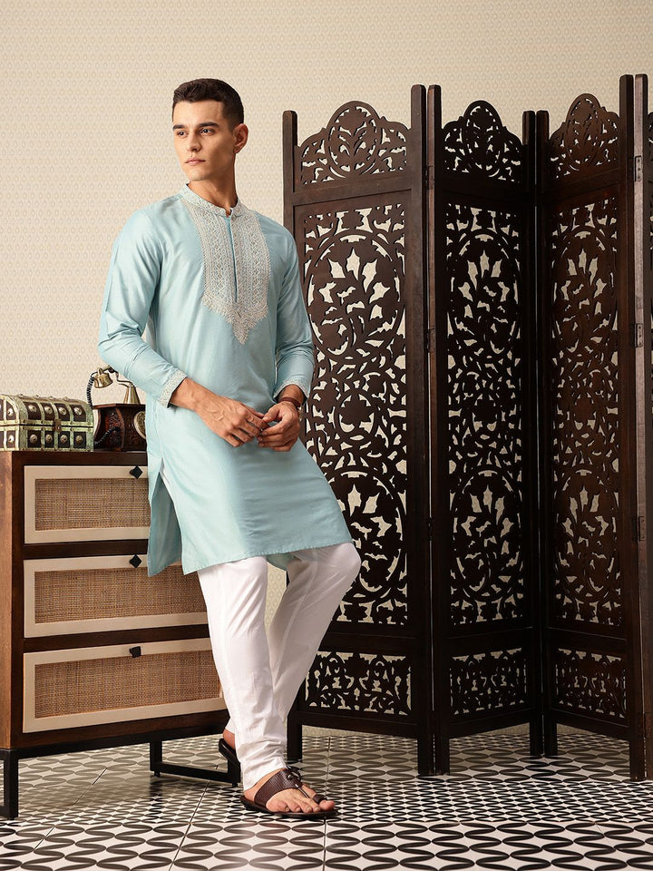 Rumah Motif Etnik Pataudi bersulam Jashn Kurta