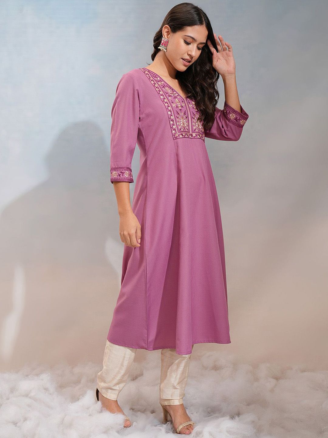 Vishudh Mauve Floral Embroidered V-Neck Thread Work A-Line Kurta