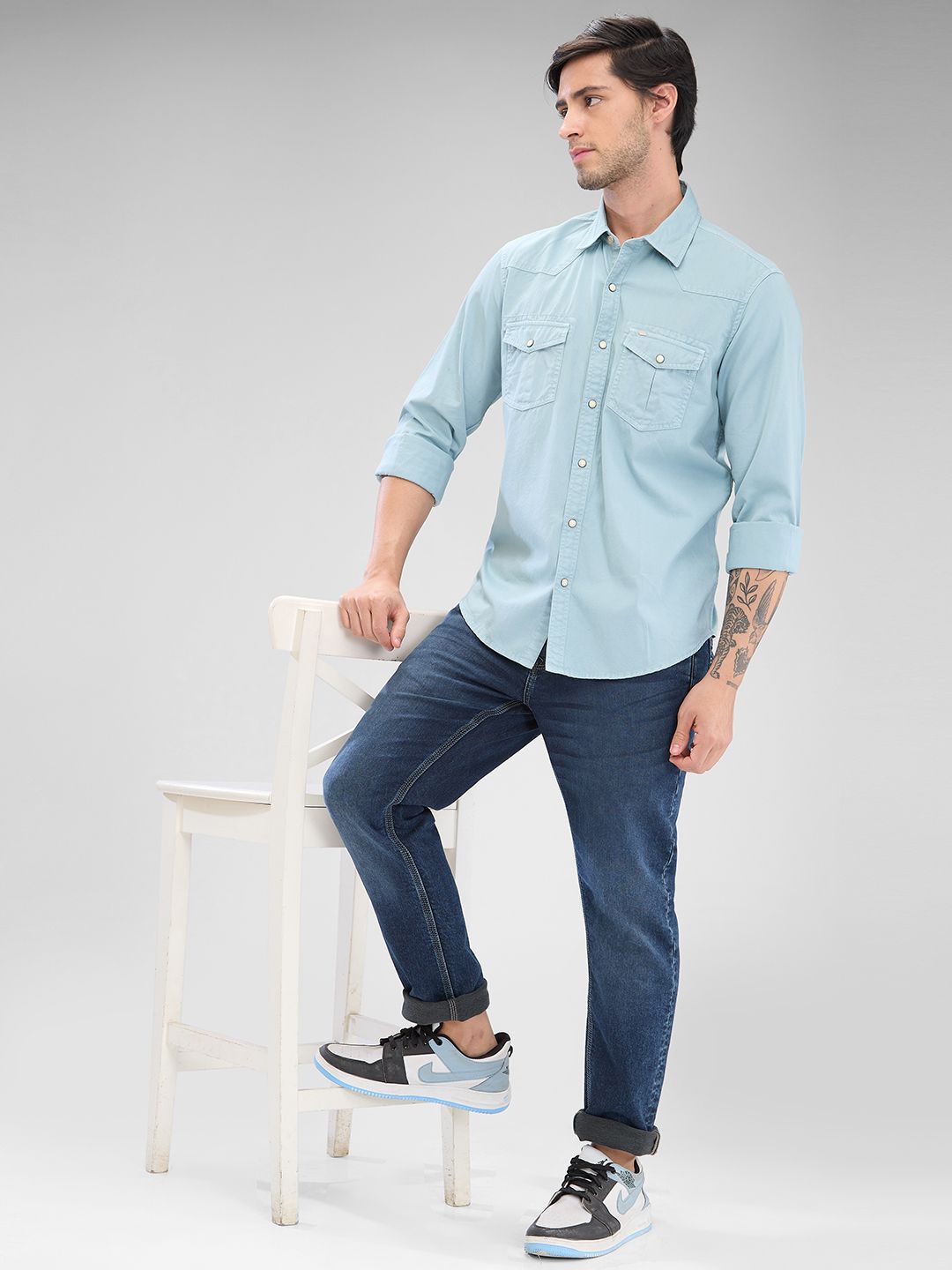 SPYKAR Men Solid Pocket Detailing Slim Fit Casual Shirt